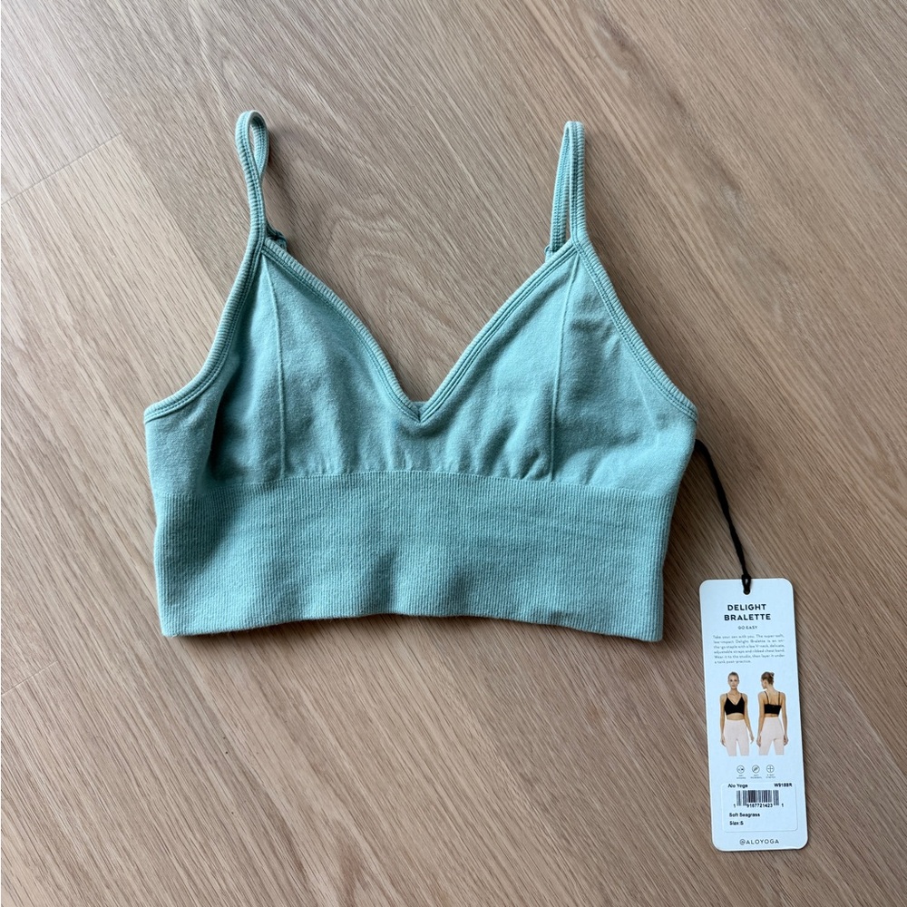 ALO Yoga Delight Bralette Cropped Bra Top Soft Seagrass Green S - Picture 4 of 7